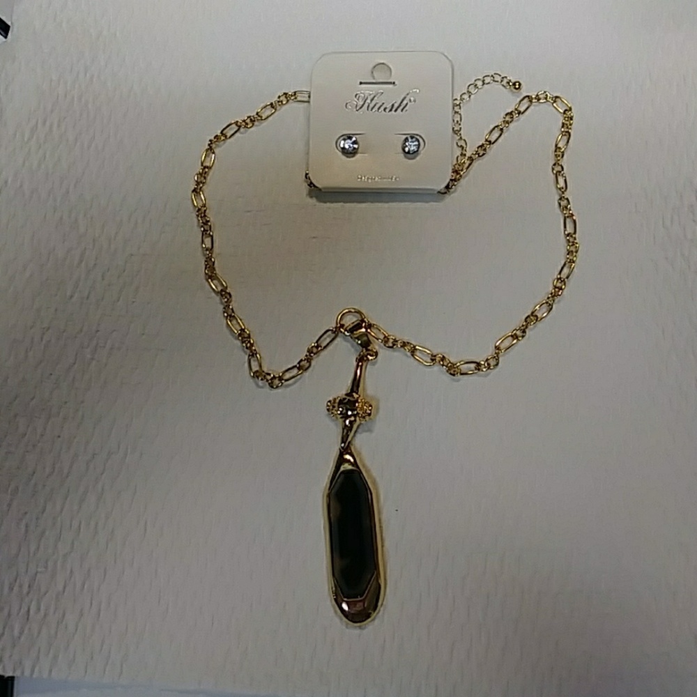 Necklace and earring set